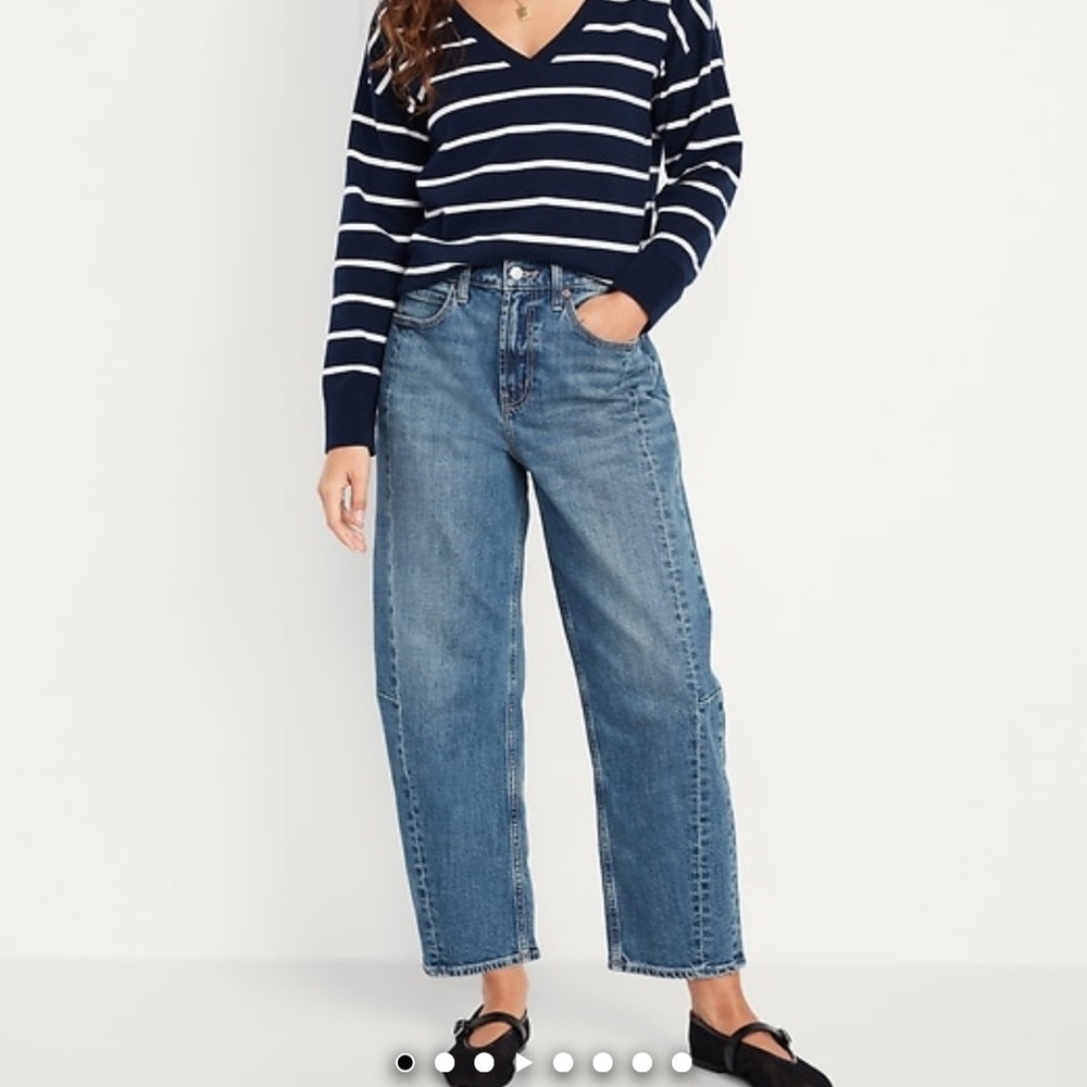 Old Navy Women's Blue Barrel Leg Jeans. High rise